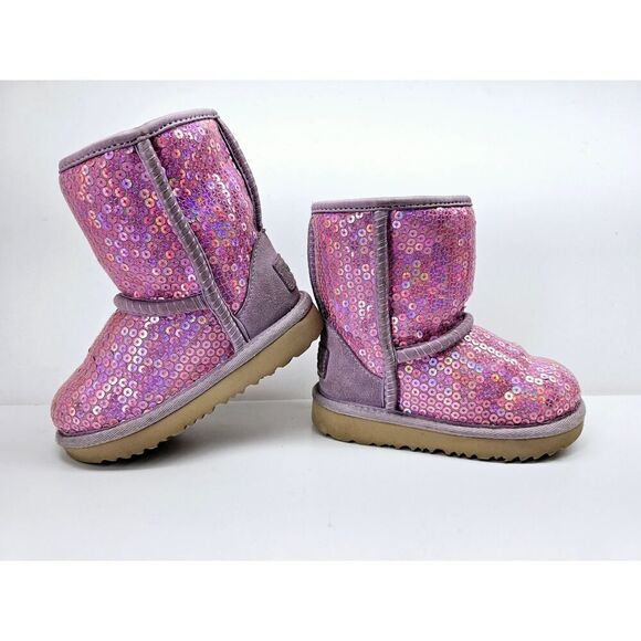 UGG Toddler 7 Comfy Winter footwear